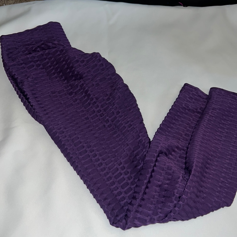 XS honeycomb leggings with rouging on Bottom 🍑